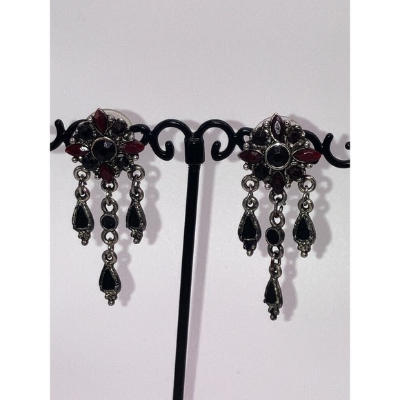 Red & Black Medallian with 3 Tier Drops 1 .75 Inch Earrings Vintage! - Picture 2 of 6